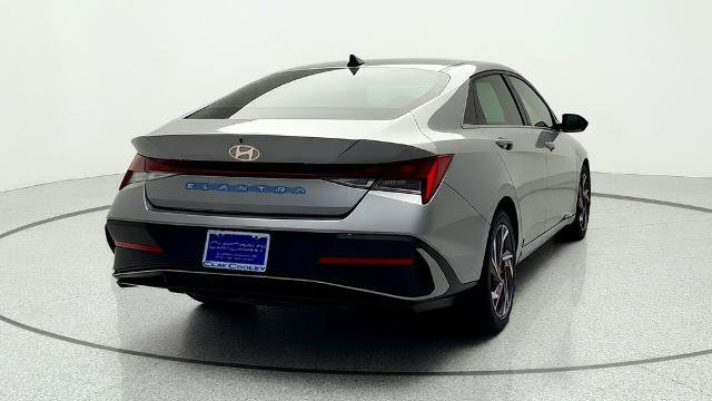 Used 2025 Hyundai Elantra SEL FWD image 7