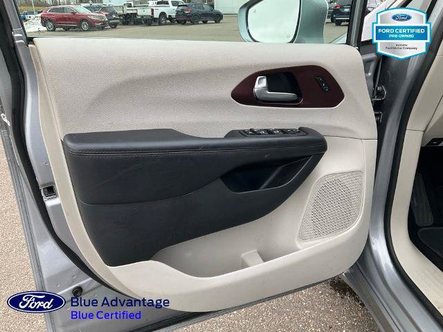 Used 2020 Chrysler Pacifica Limited FWD image 17
