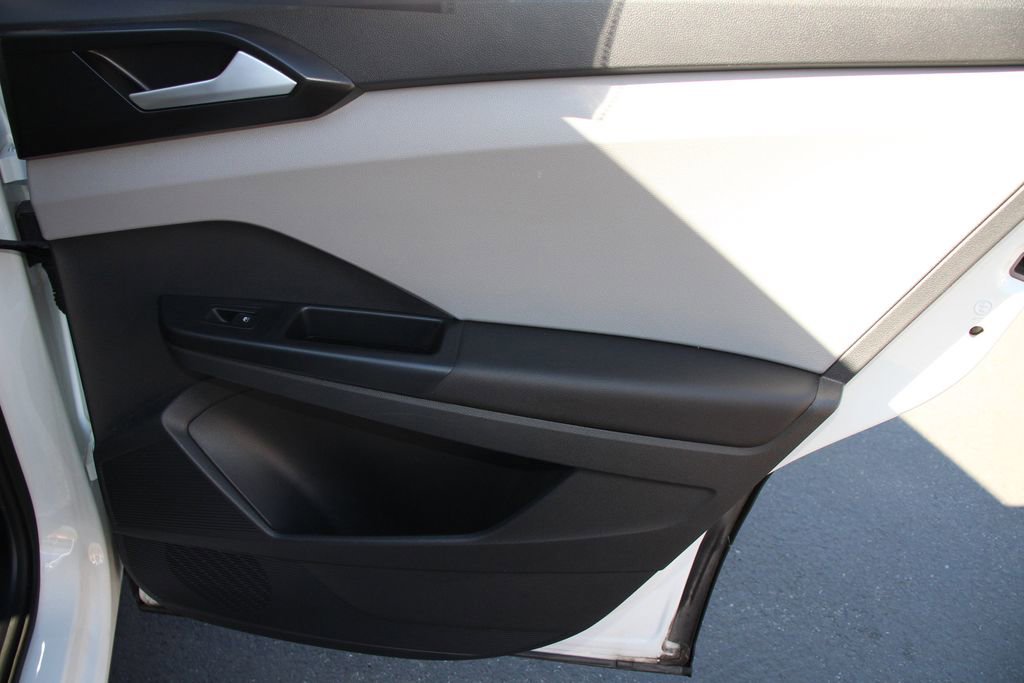 Used 2023 Volkswagen Taos SE image 26