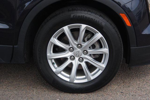 Used 2023 Cadillac XT4 Luxury w/ Cold Weather Package FWD image 9