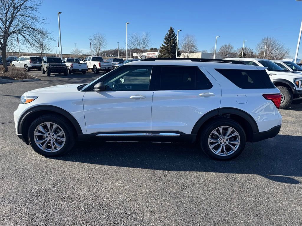 Certified 2023 Ford Explorer XLT w/ Equipment Group 202A image 4