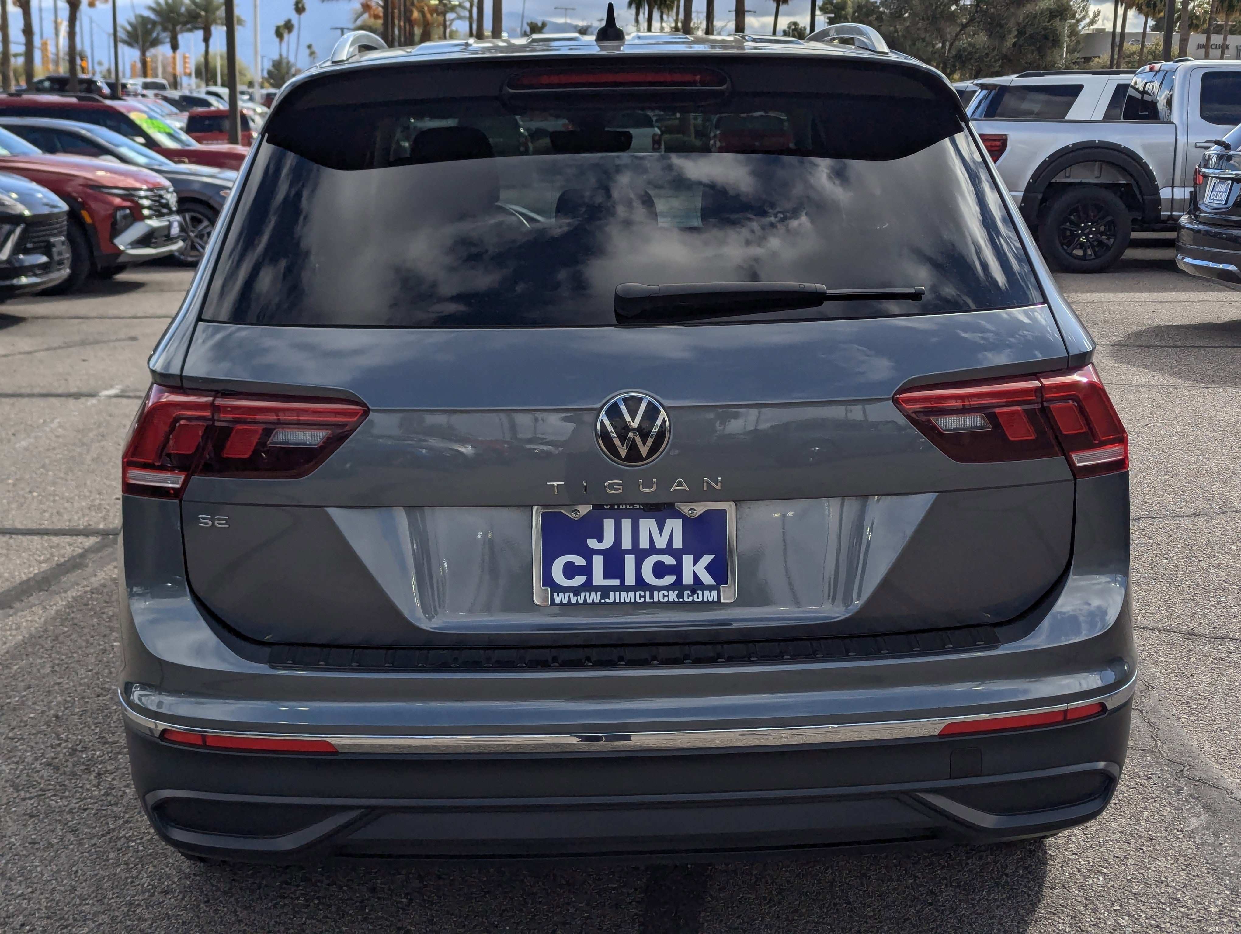 Used 2023 Volkswagen Tiguan SE image 3