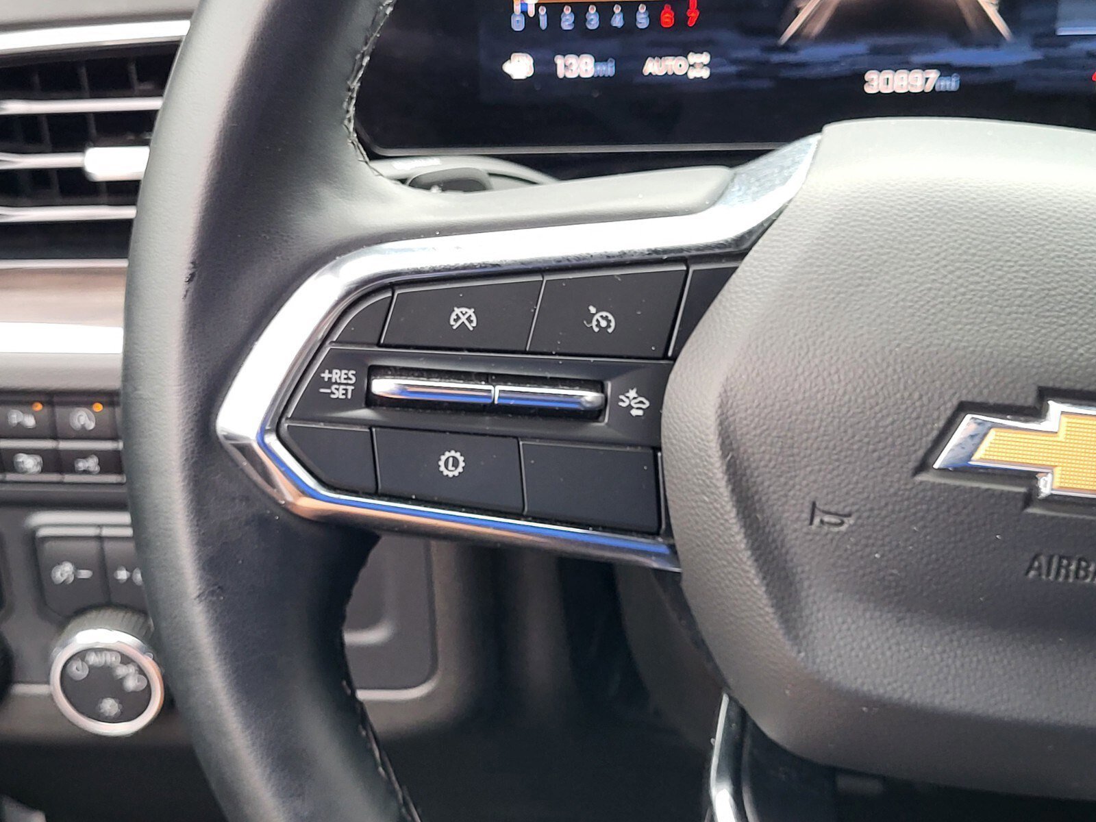 Used 2025 Chevrolet Tahoe LT image 27