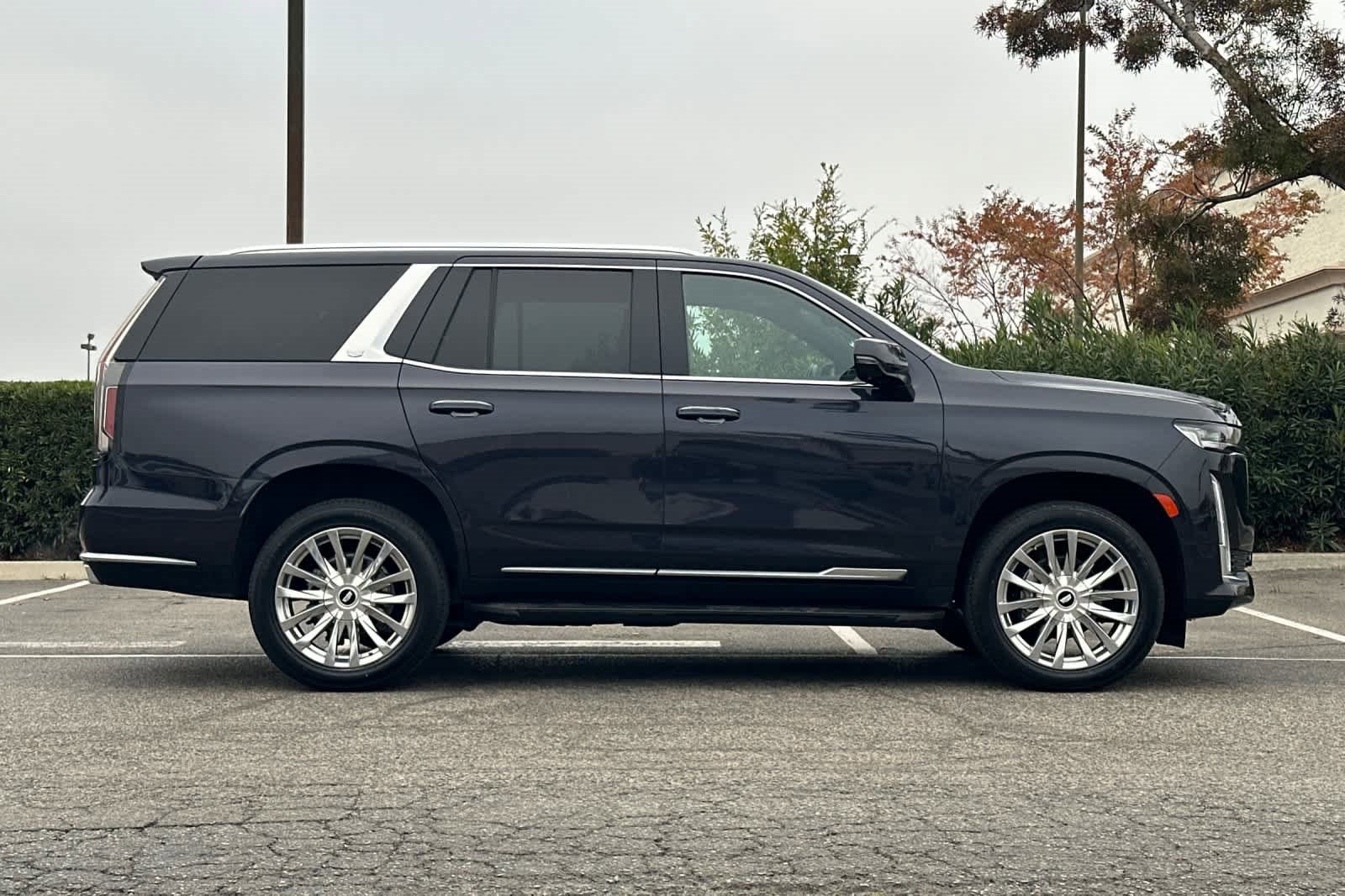 Used 2022 Cadillac Escalade Premium Luxury image 9