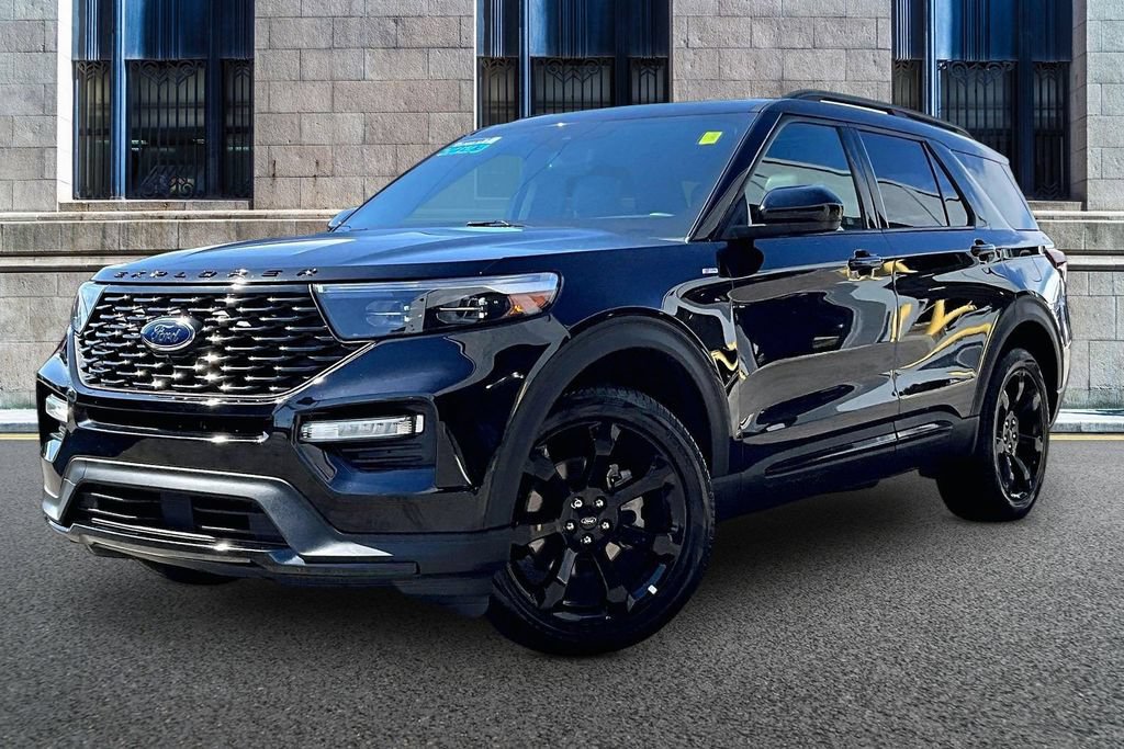 Certified 2023 Ford Explorer ST-Line AWD/4WD image 2