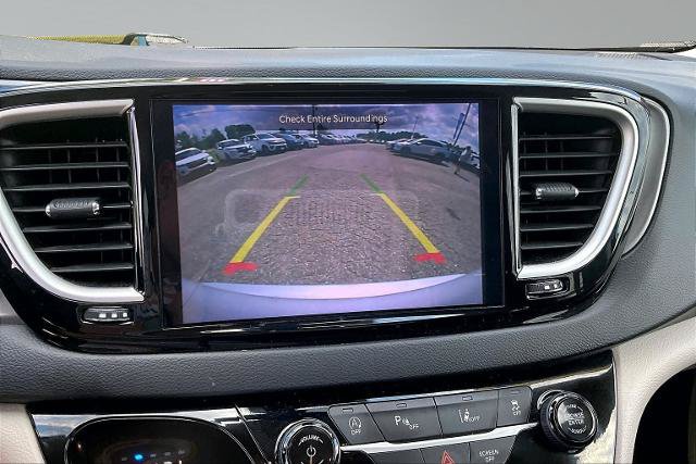 Used 2024 Chrysler Pacifica Touring-L FWD image 21