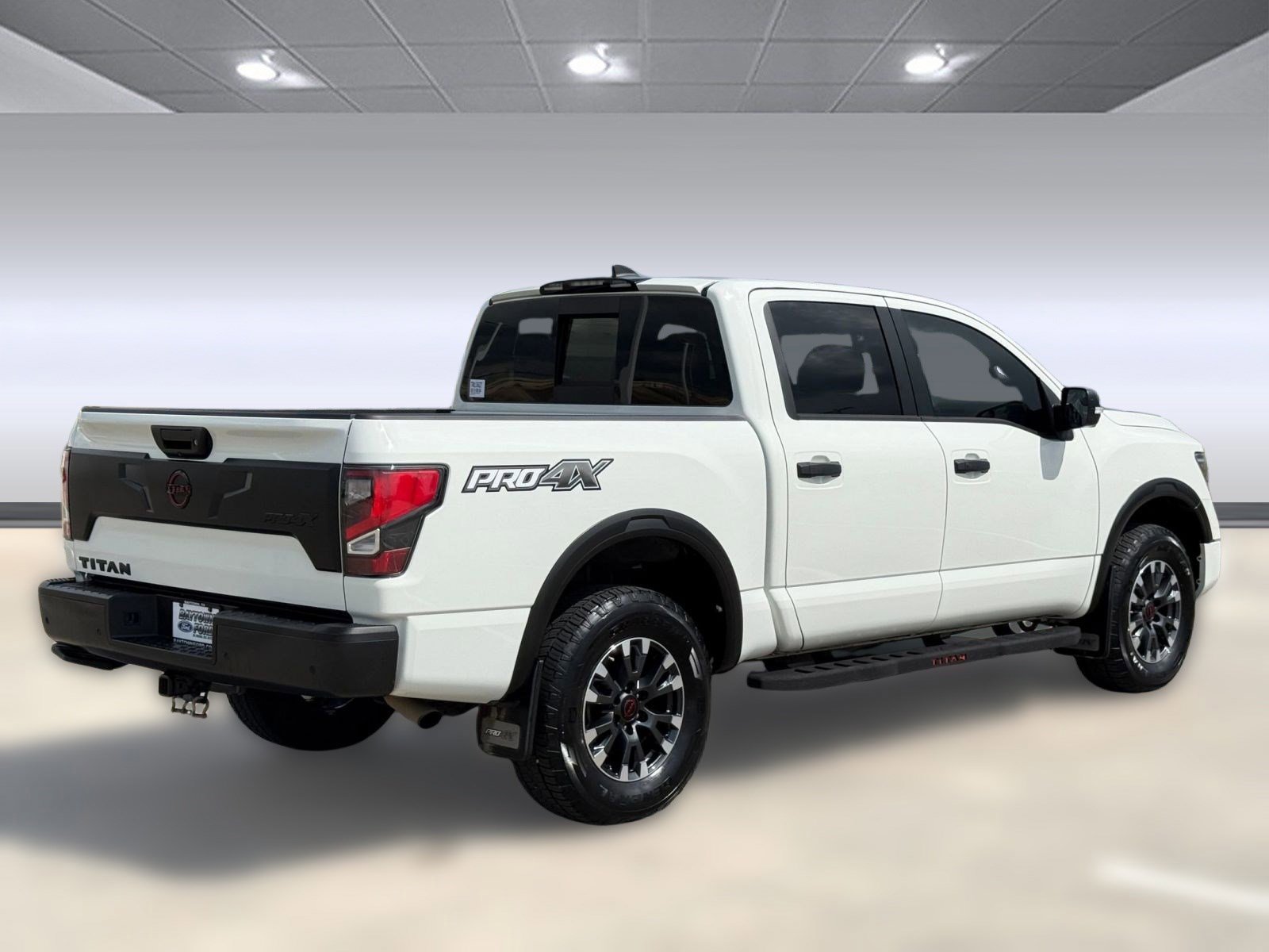 Used 2024 Nissan Titan PRO-4X w/ Pro-4x Convenience Package image 3