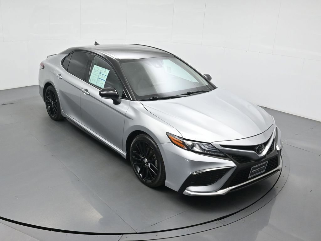 Used 2022 Toyota Camry XSE image 3