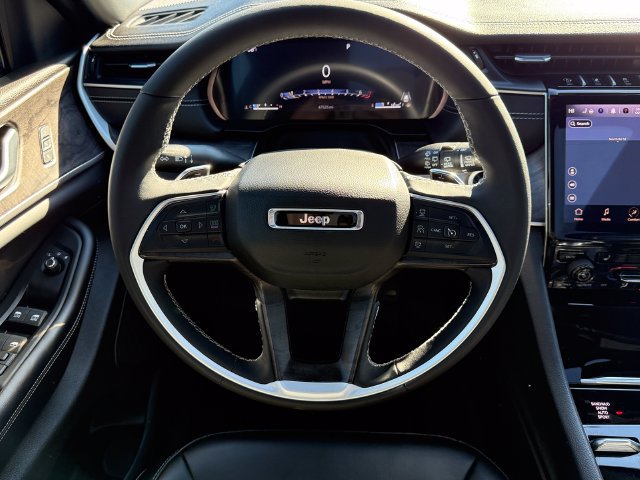 Used 2024 Jeep Grand Cherokee Limited w/ Black Appearance Package AWD/4WD image 27