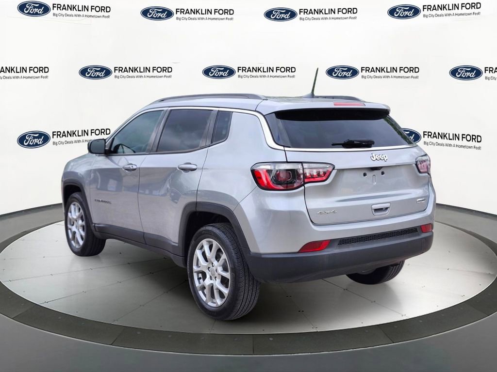 Used 2022 Jeep Compass Latitude AWD/4WD image 3