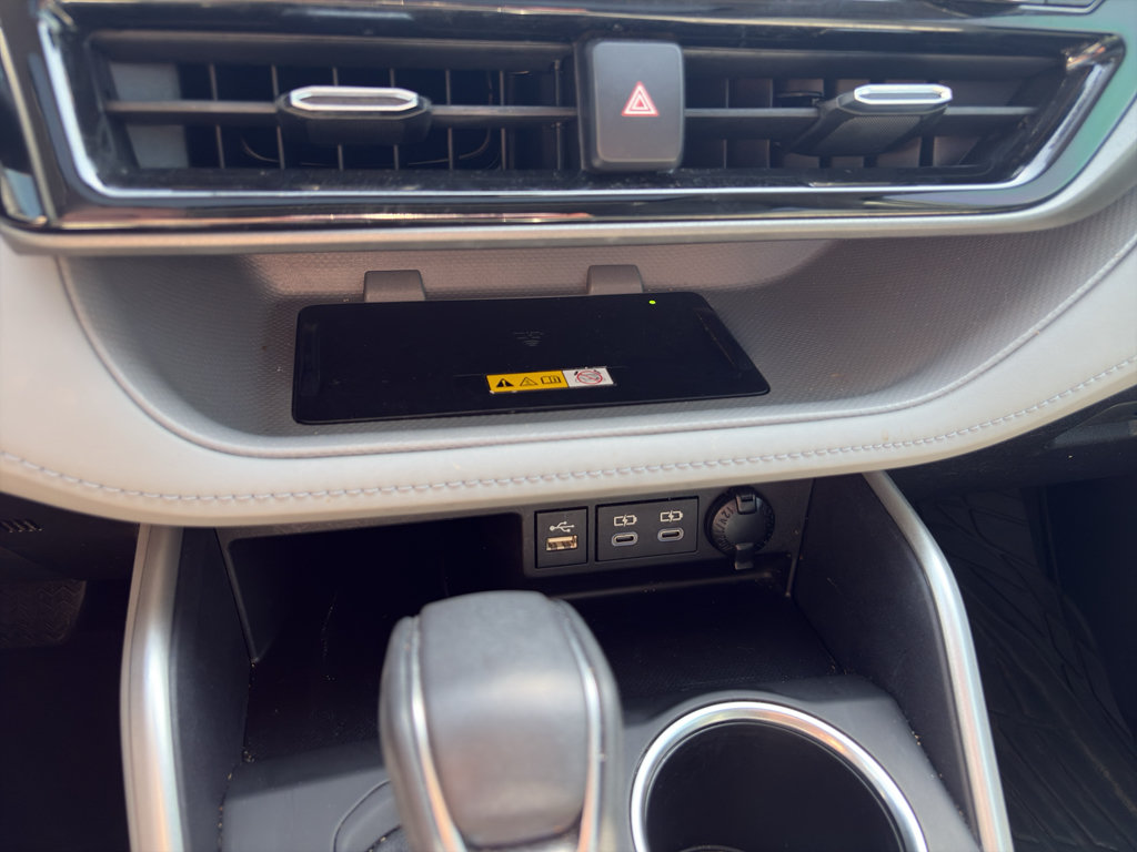 Used 2024 Toyota Highlander XLE FWD image 22