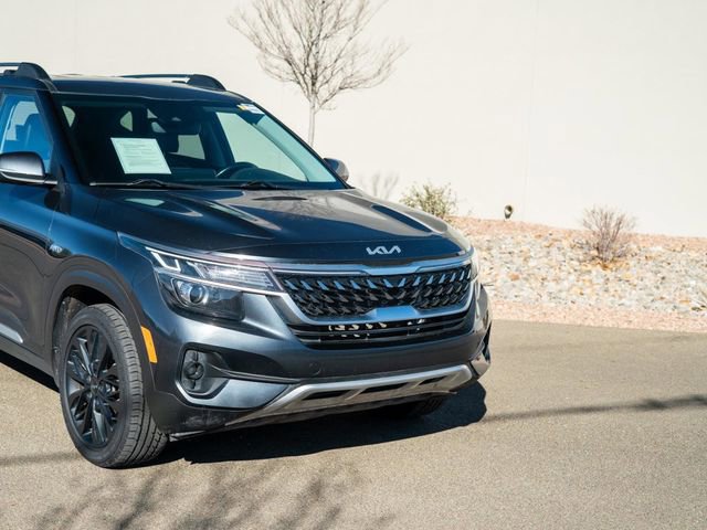 Used 2022 Kia Seltos Nightfall Edition image 2