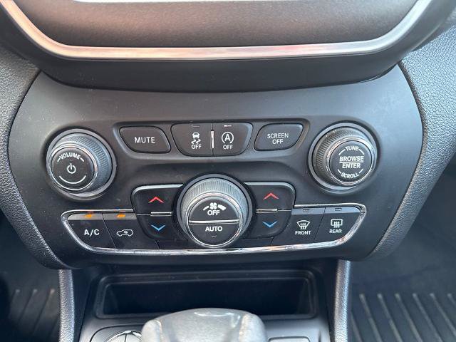 Used 2020 Jeep Cherokee Trailhawk w/ Cold Weather Group AWD/4WD image 19