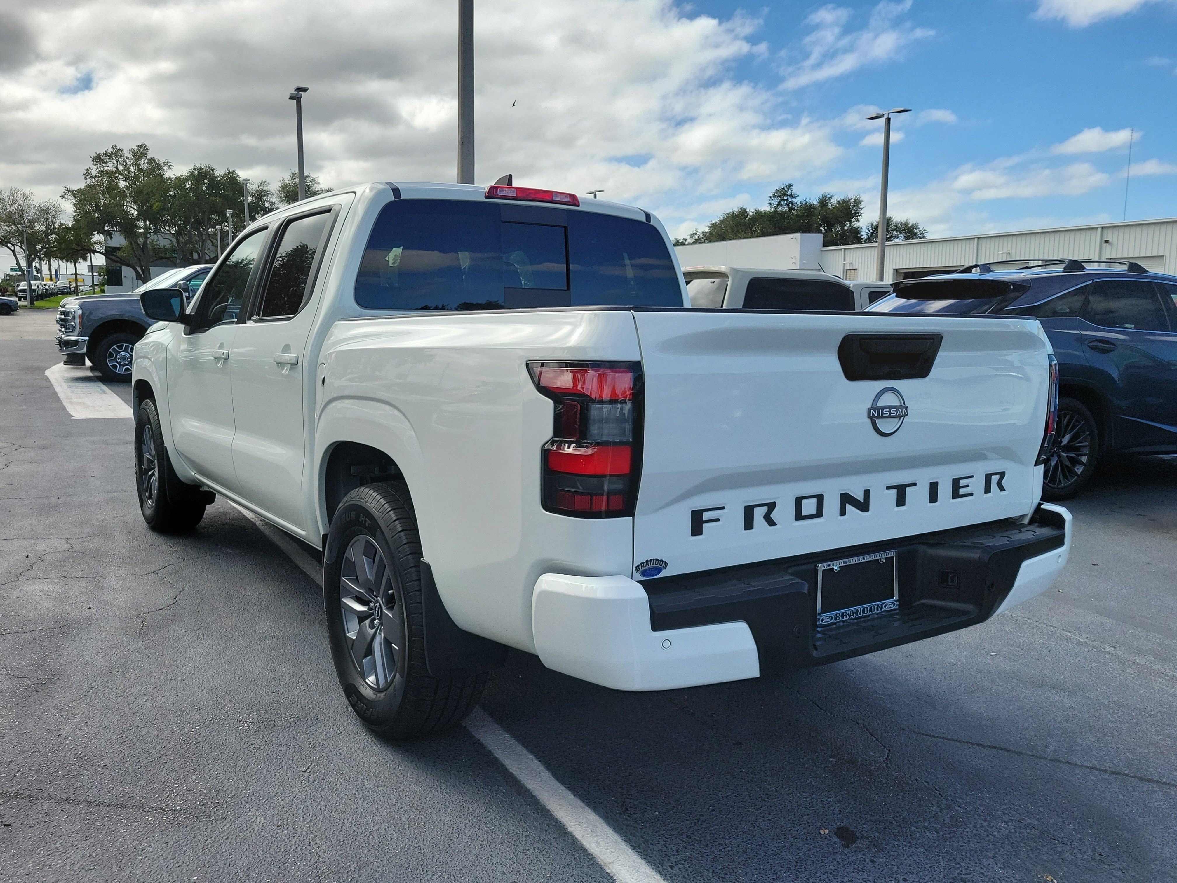 Used 2025 Nissan Frontier SV RWD image 7
