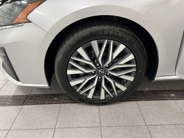 Used 2024 Nissan Altima 2.5 SV FWD image 10