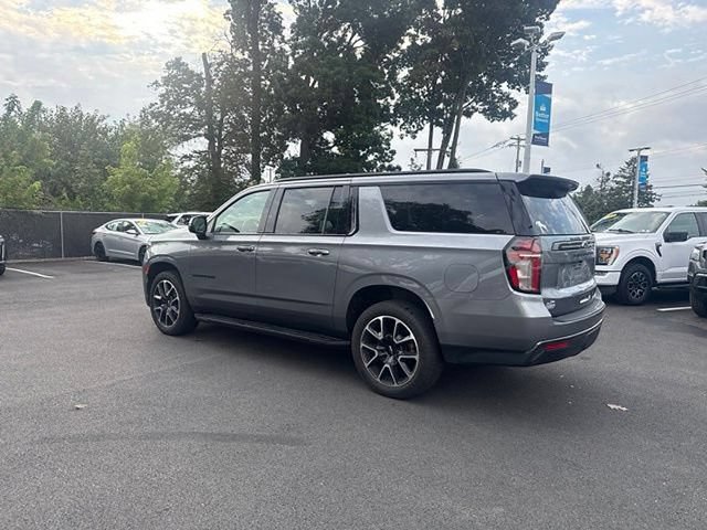 Used 2022 Chevrolet Suburban RST w/ Luxury Package AWD/4WD image 5