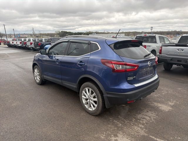 Used 2022 Nissan Rogue Sport SV image 2