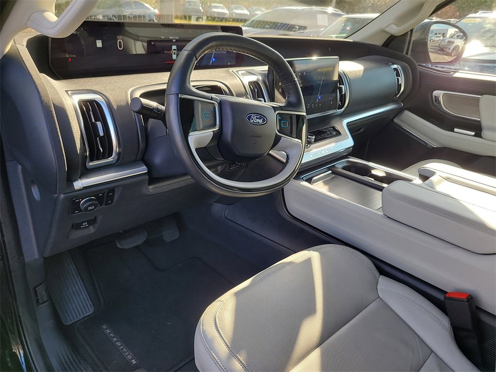 Certified 2025 Ford Expedition Platinum image 19