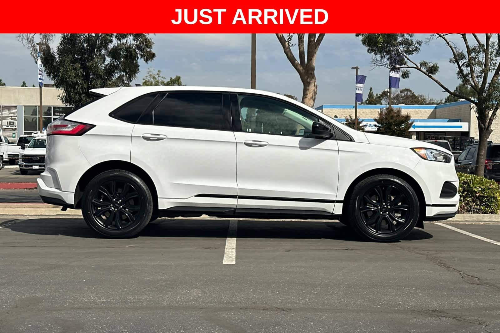 Certified 2022 Ford Edge SE w/ Black Appearance Package AWD/4WD image 9