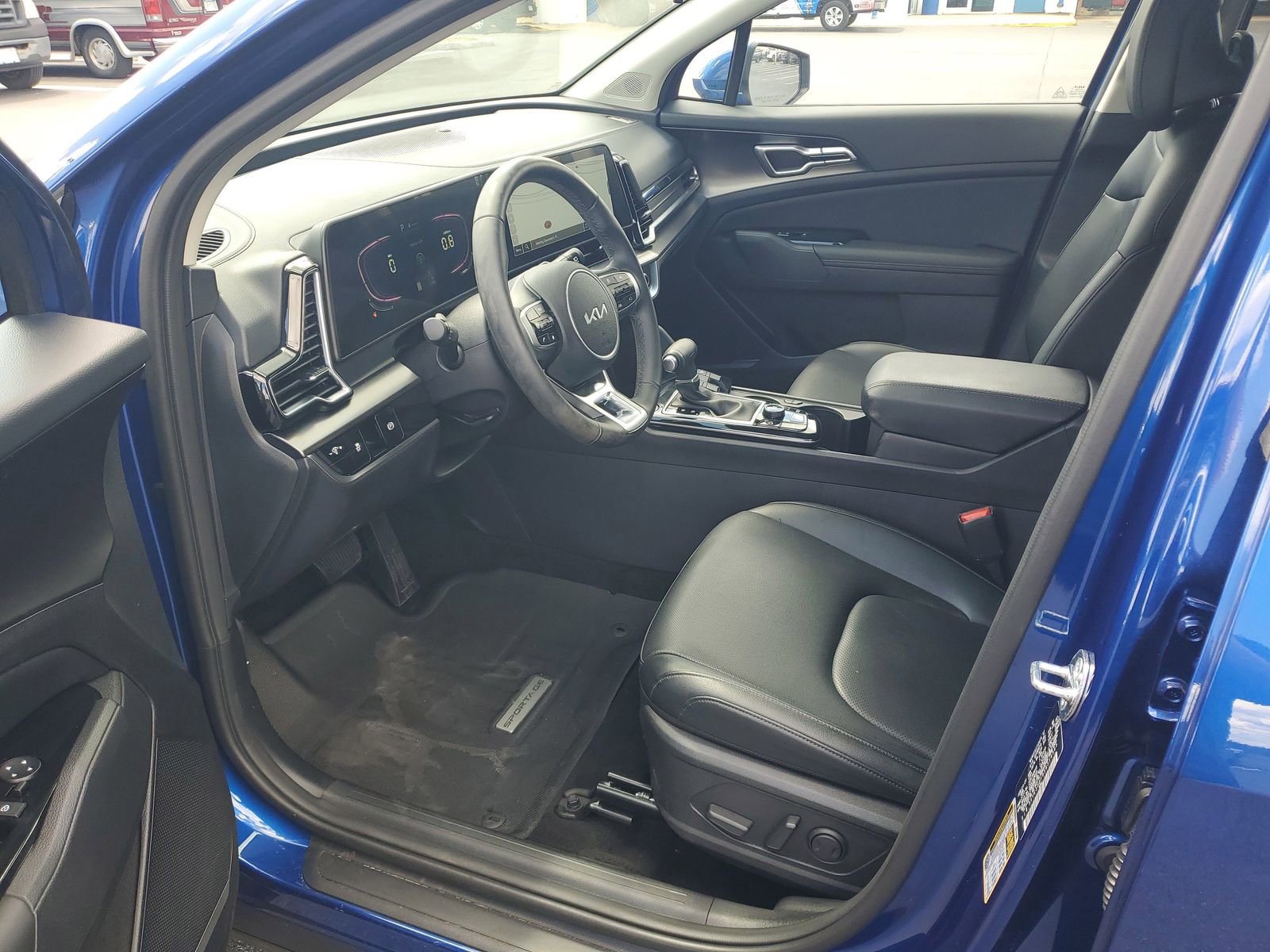 Used 2025 Kia Sportage EX FWD image 15