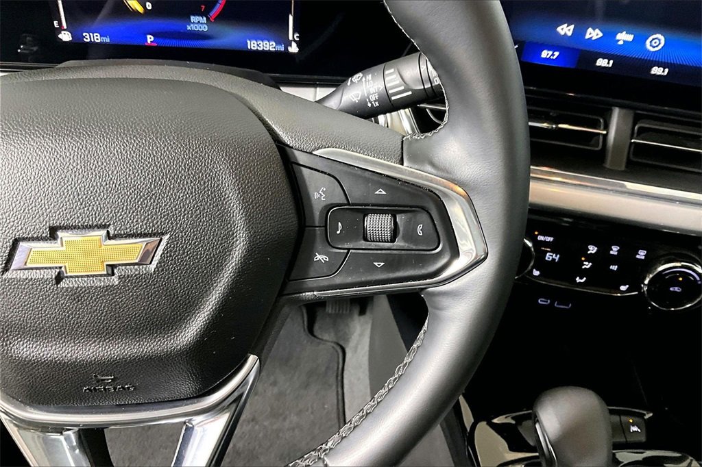 Used 2025 Chevrolet Trax LT w/ LT Convenience Package image 15