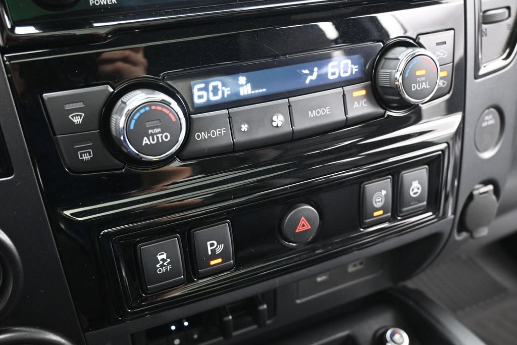 Used 2021 Nissan Titan PRO-4X w/ Pro-4x Convenience Package AWD/4WD image 16