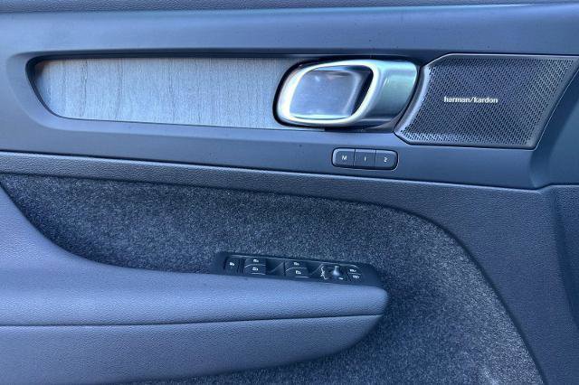 Used 2023 Volvo XC40 B5 Ultimate w/ Protection Package Premier image 16
