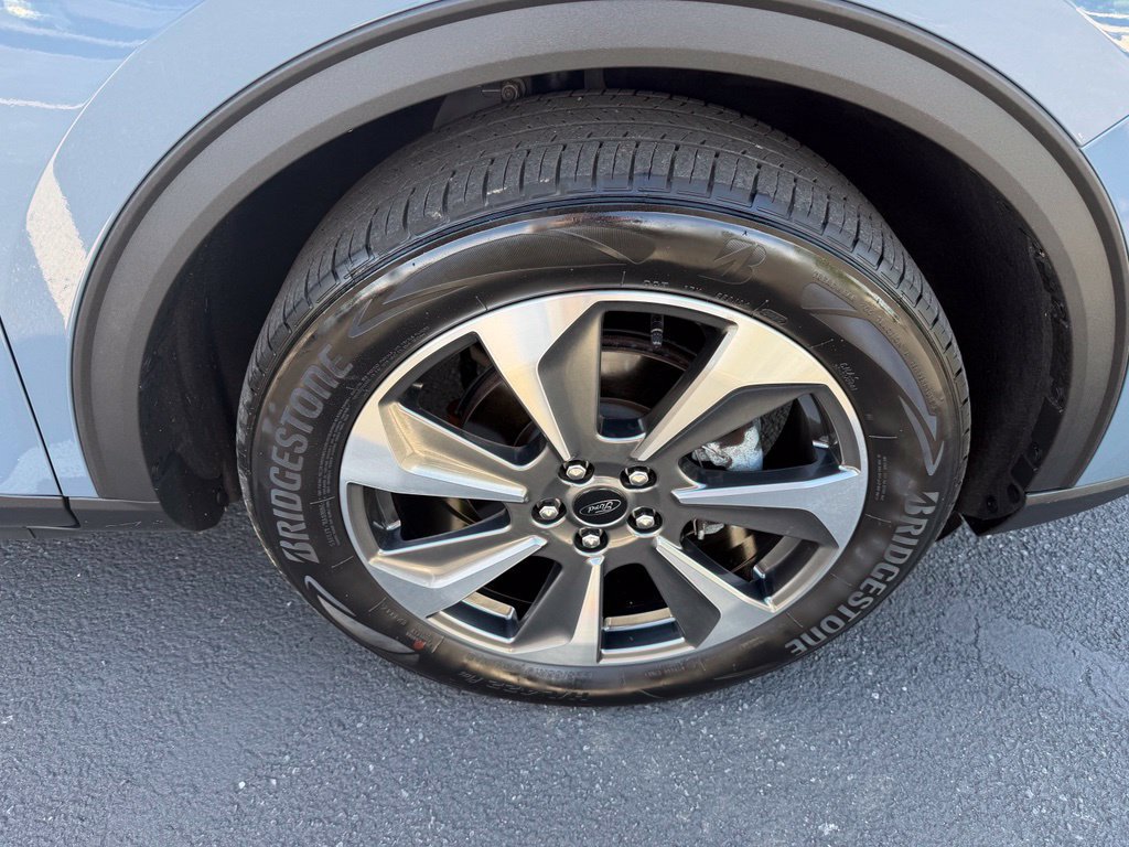 Certified 2023 Ford Escape Platinum w/ Premium Technology Package AWD/4WD image 11