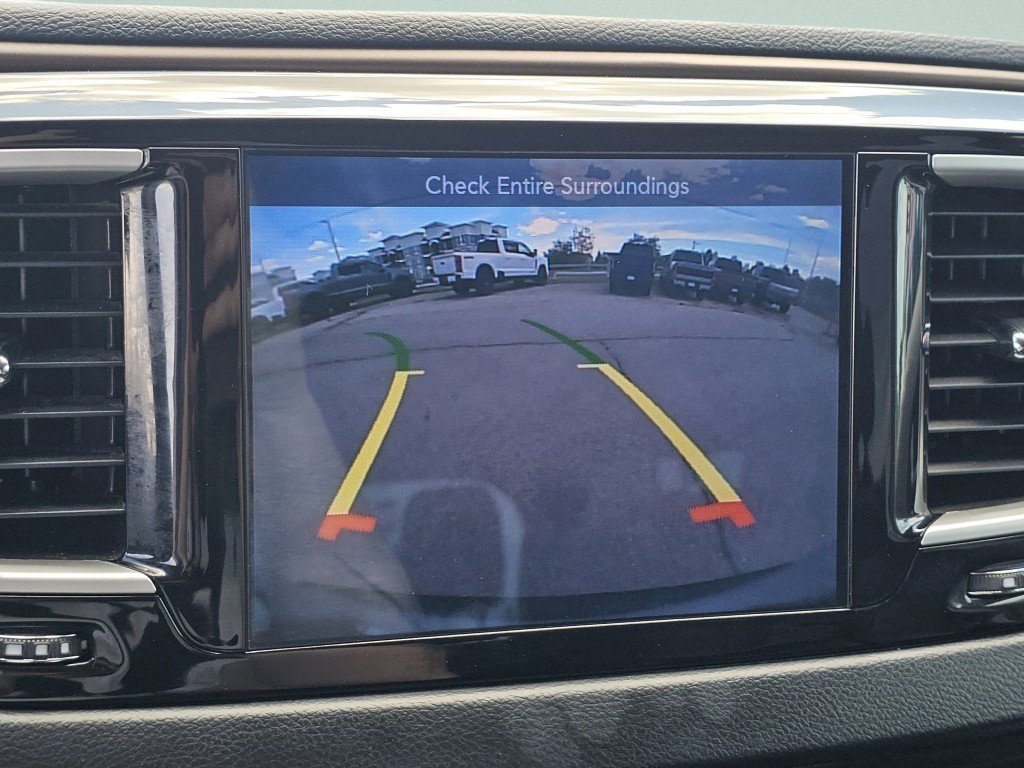 Used 2017 Chrysler Pacifica Touring-L FWD image 10