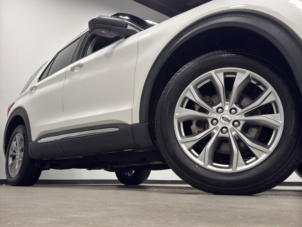 Certified 2022 Ford Explorer XLT w/ Equipment Group 202A image 2