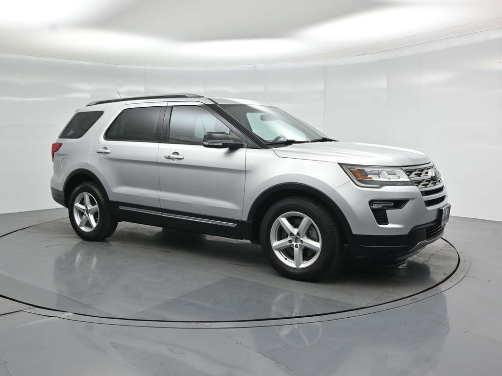 Certified 2018 Ford Explorer XLT w/ Equipment Group 202A image 3