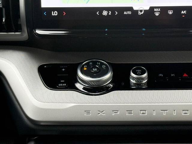 Certified 2025 Ford Expedition Active AWD/4WD image 11