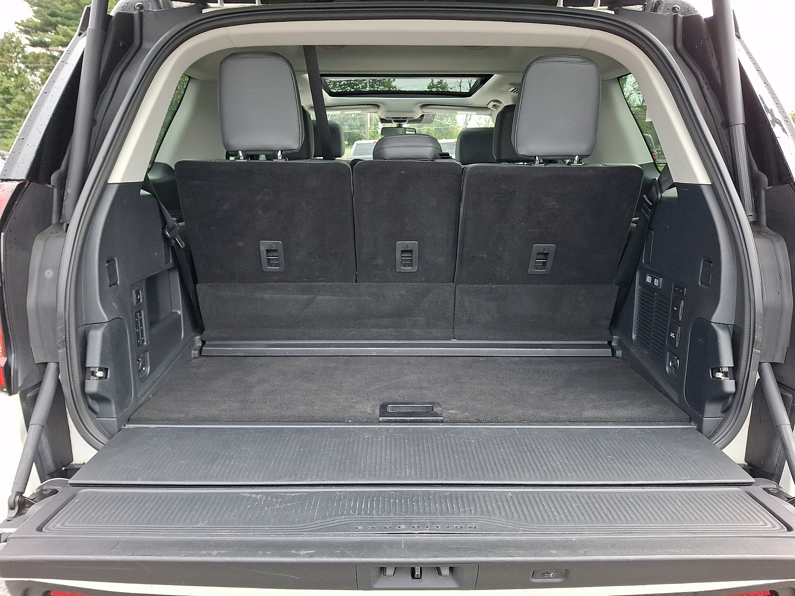Certified 2025 Ford Expedition Active AWD/4WD image 33