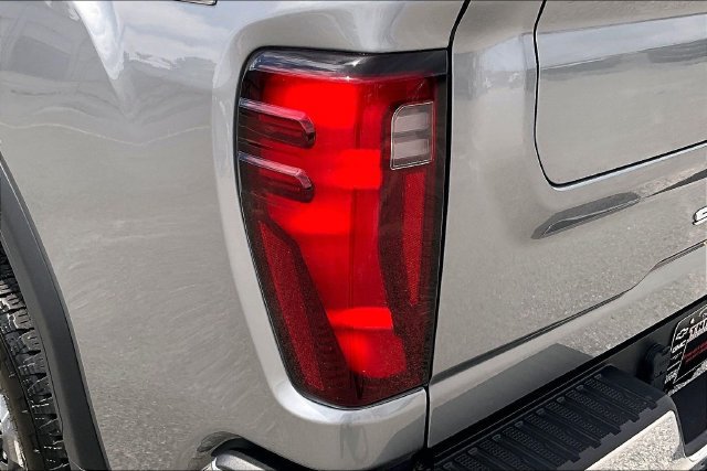 Used 2025 GMC Sierra 2500 SLT AWD/4WD image 33