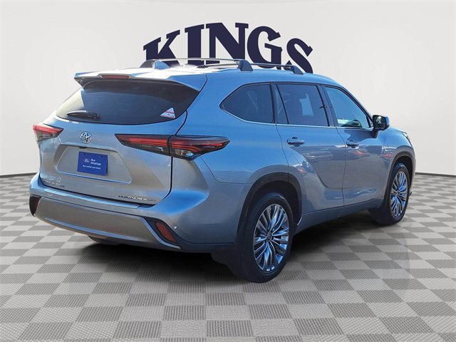 Used 2024 Toyota Highlander Platinum image 5