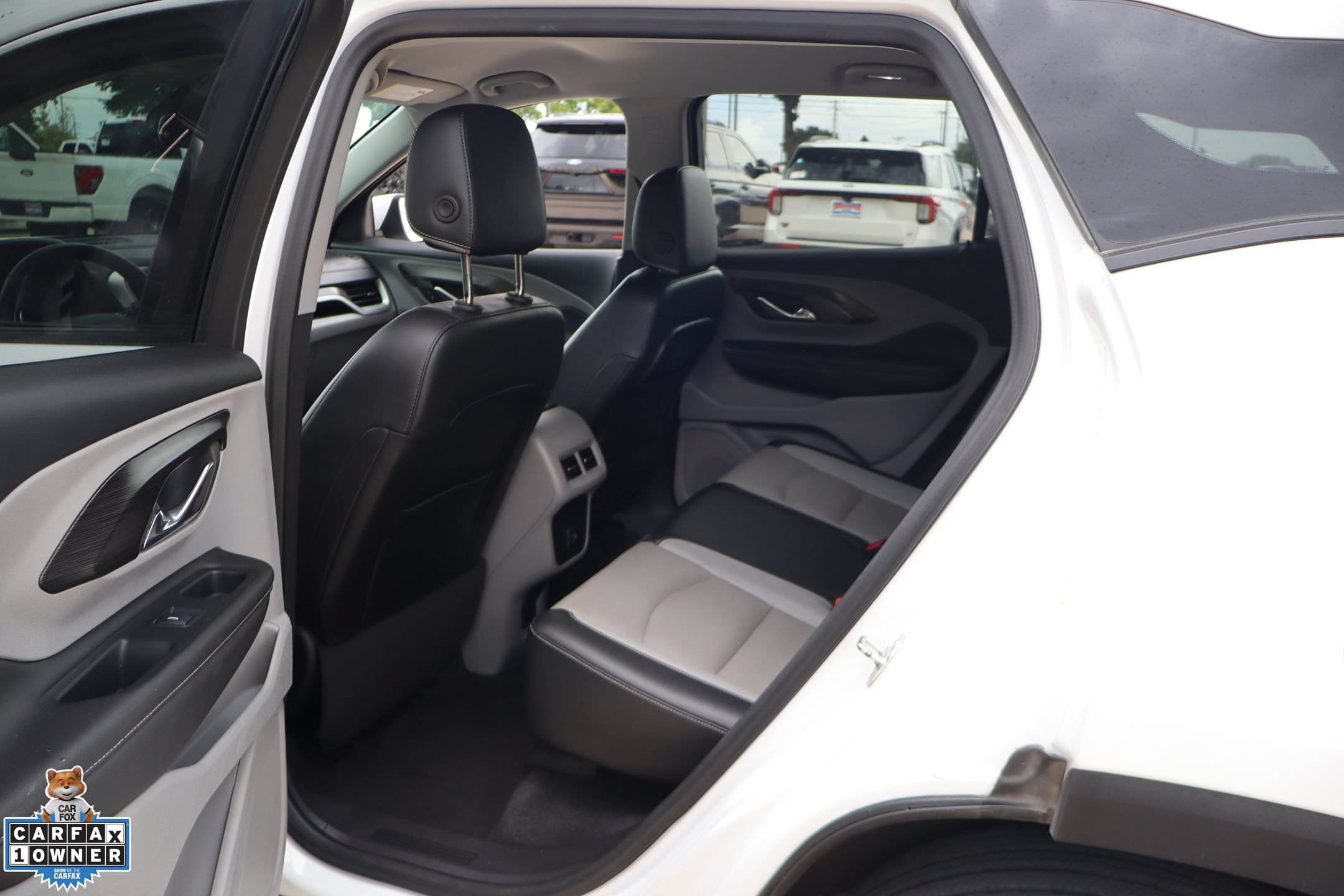 Used 2024 GMC Terrain SLT FWD image 25