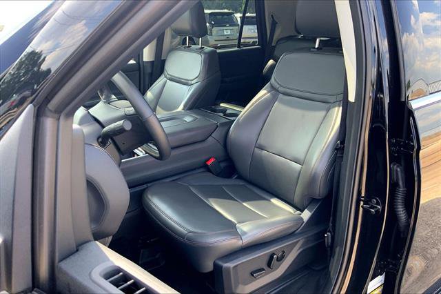 Certified 2025 Ford Expedition Active AWD/4WD image 25