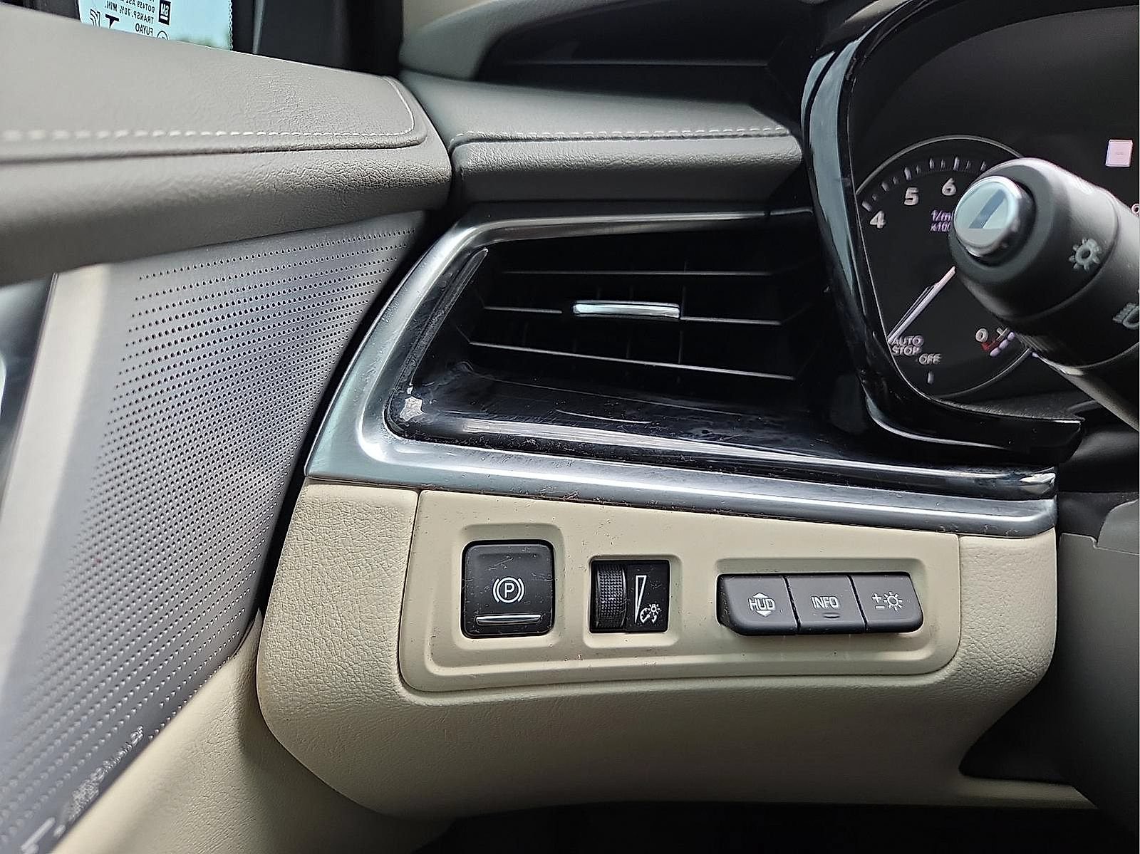 Used 2023 Cadillac XT6 Premium Luxury w/ Technology Package FWD image 19