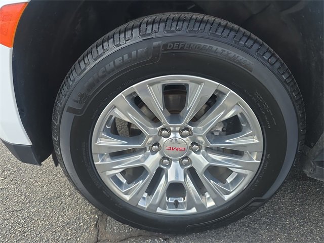 Used 2023 GMC Yukon Denali image 11