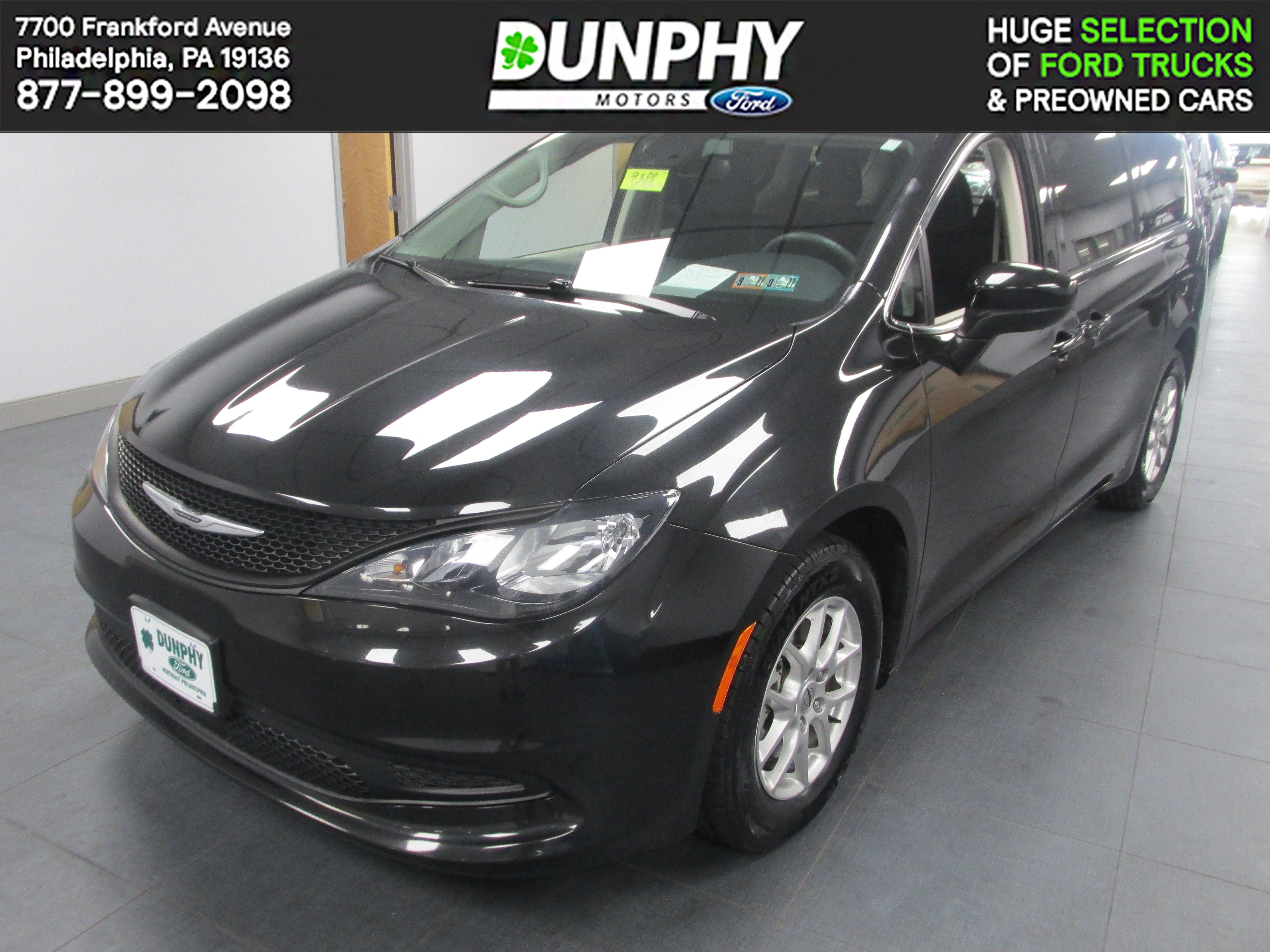 Used 2023 Chrysler Voyager LX FWD image 1
