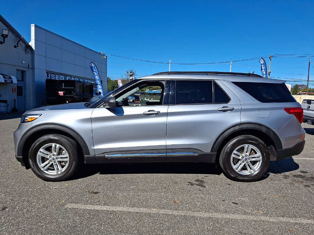 Certified 2023 Ford Explorer XLT w/ Equipment Group 202A AWD/4WD image 8