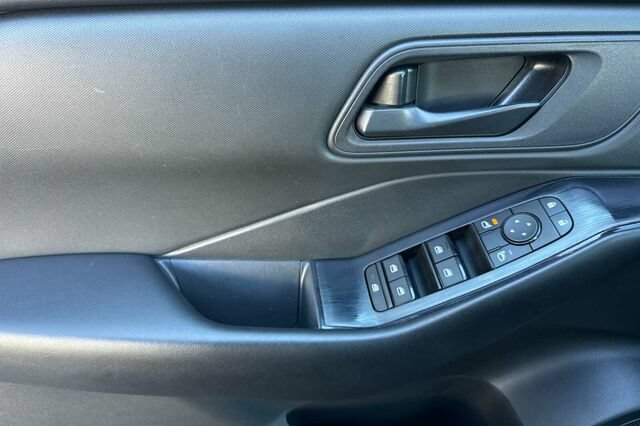 Used 2024 Nissan Rogue S AWD/4WD image 11