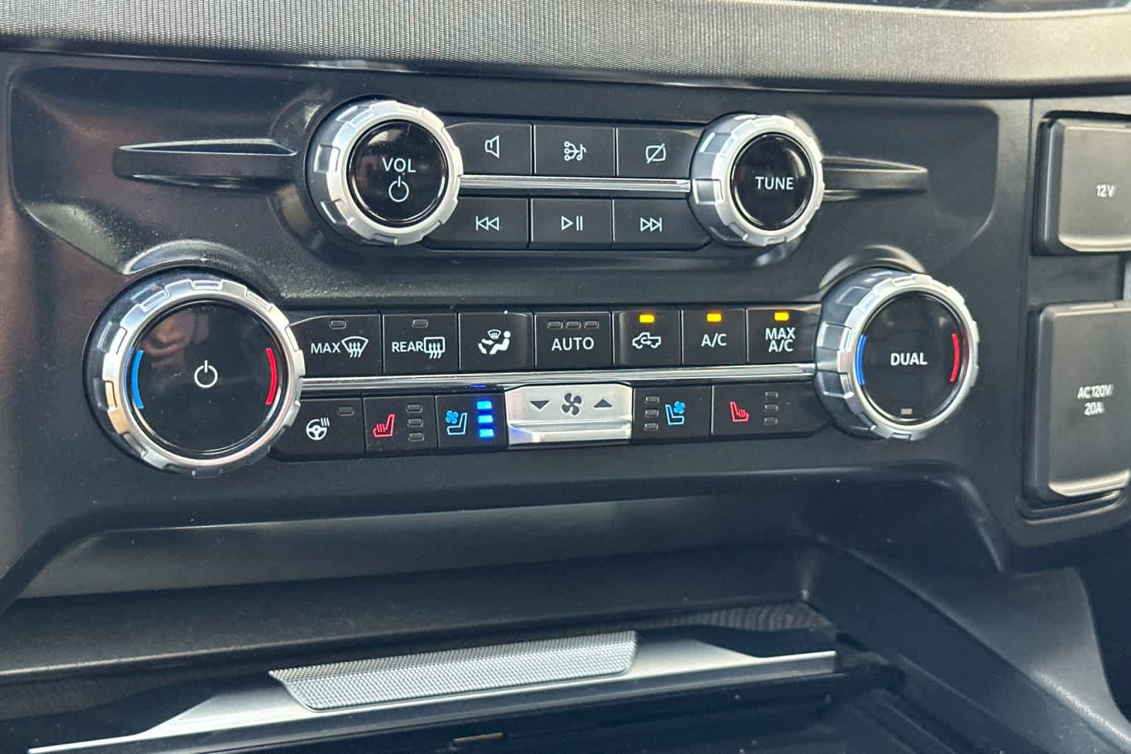 Certified 2023 Ford F350 Platinum AWD/4WD image 20