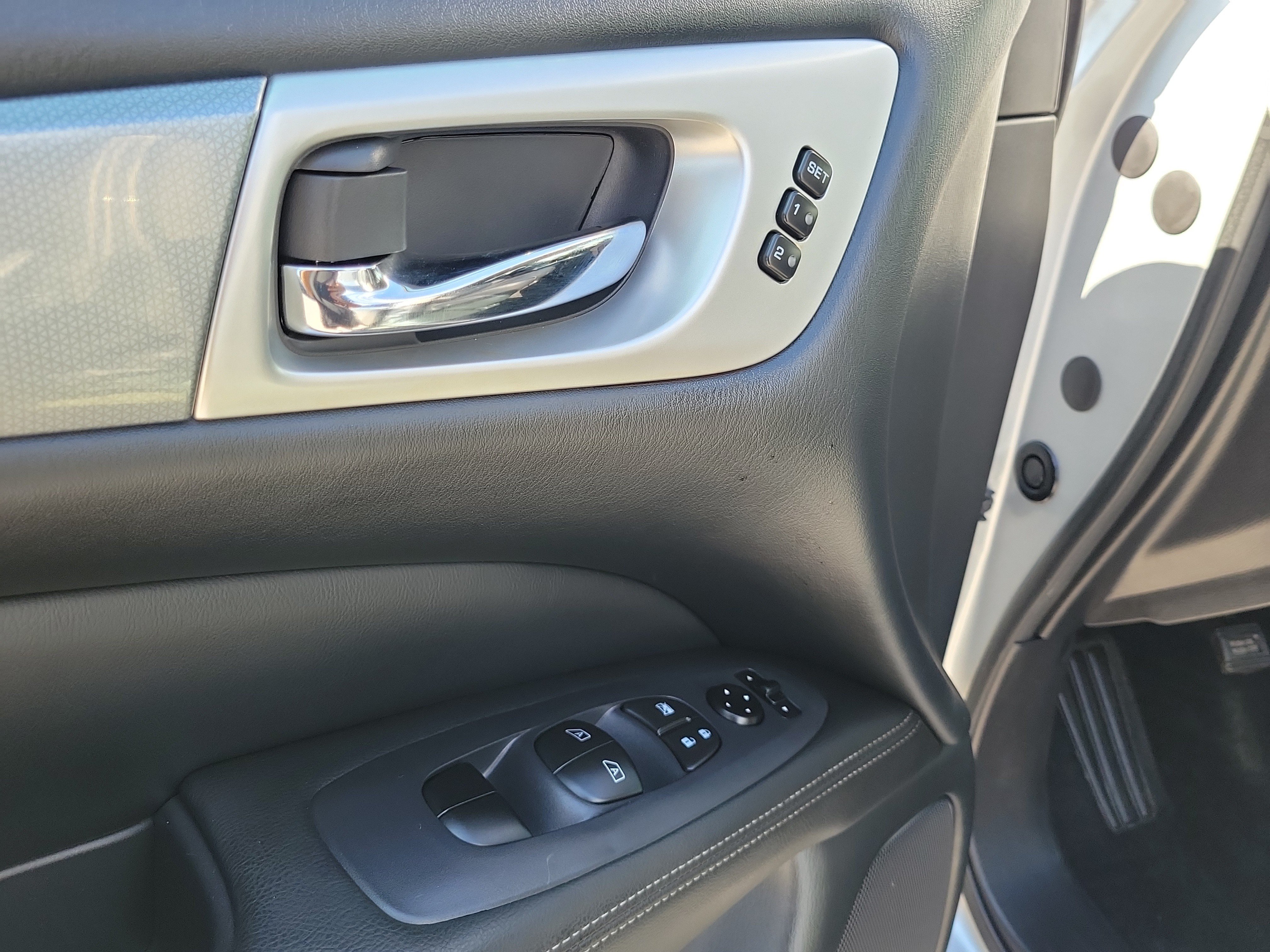 Used 2019 Nissan Pathfinder SL FWD image 20
