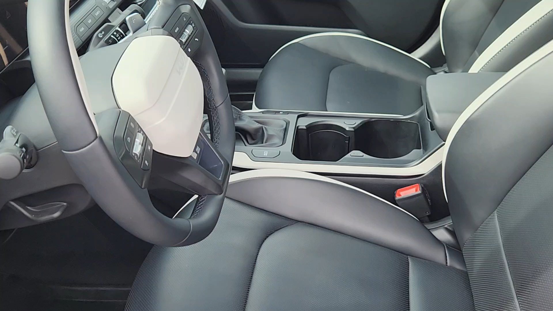 Used 2025 Kia K4 GT-Line w/ GT-Line Premium Package FWD image 30