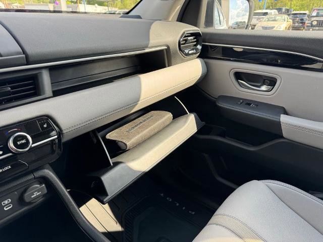 Used 2025 Honda Pilot Touring image 17