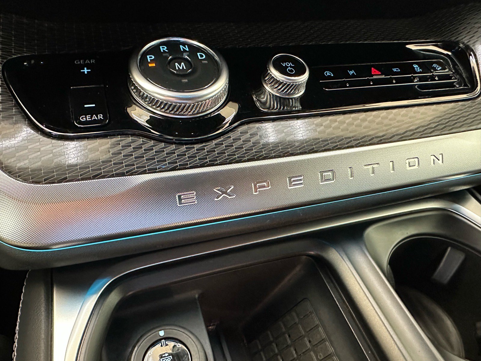 Certified 2025 Ford Expedition Platinum w/ Stealth Performance Package AWD/4WD image 42