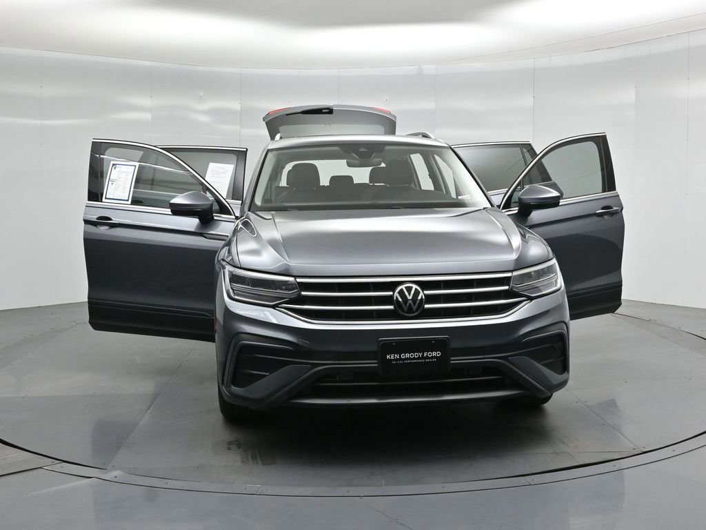Used 2023 Volkswagen Tiguan SE w/ Panoramic Sunroof Package image 51