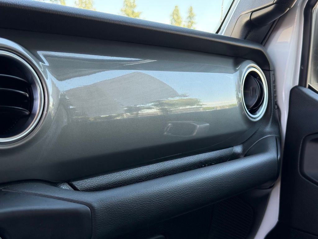 Used 2022 Jeep Wrangler Unlimited Sahara AWD/4WD image 11