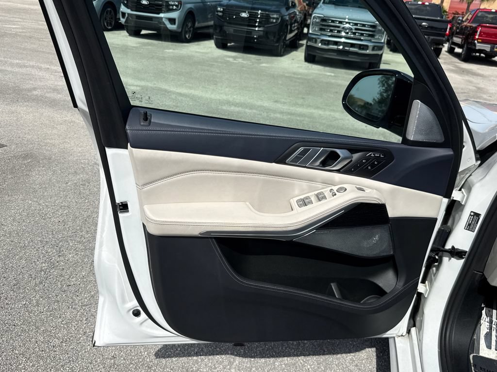 Used 2020 BMW X7 M50i AWD/4WD image 14